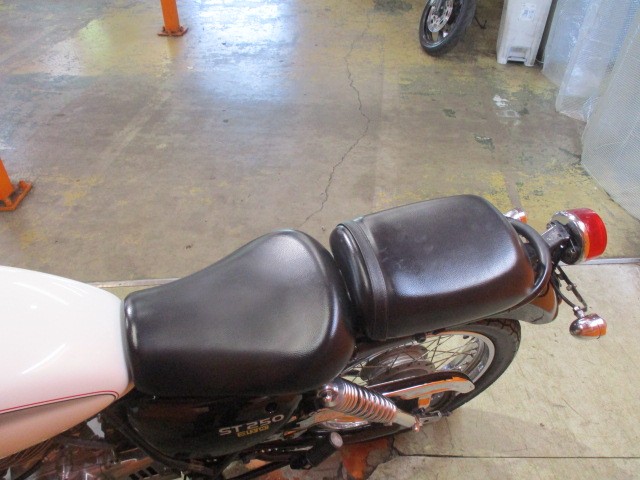 シートもこの通り破れもなければへたりもありません！来店が難しい場合にはお電話にて通販も可能ですよ！